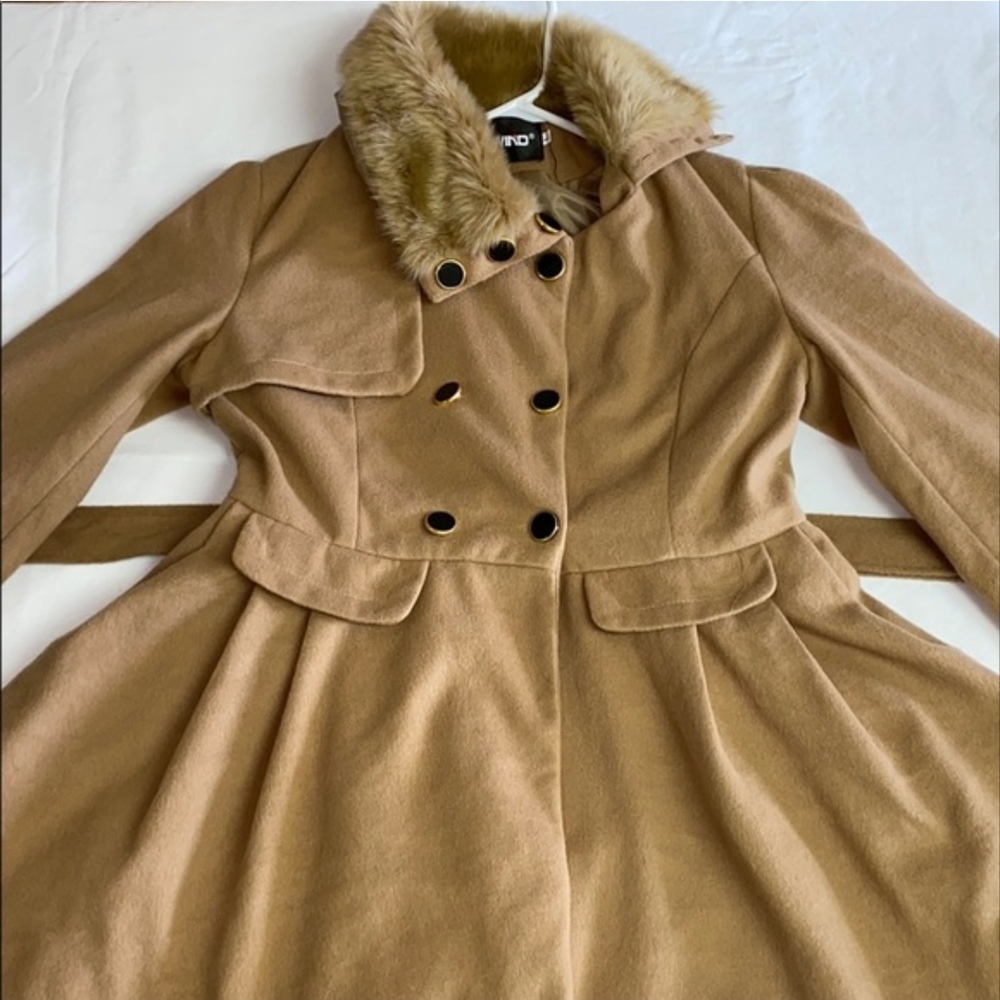 Elegant Tan Trench Coat with Faux Fur Collar